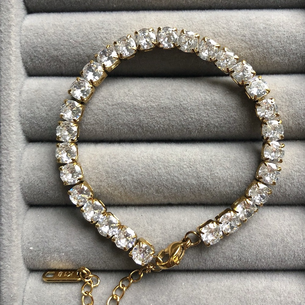 🌟🌟🌟Elegant 18K Gold Plated CZ Bracelet - Picture 3 of 9